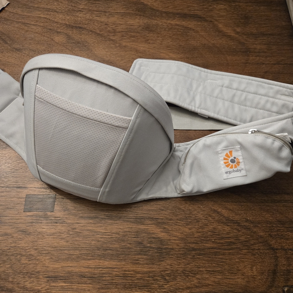 Ergo Baby Hip Seat with Pocket! In amazing condition